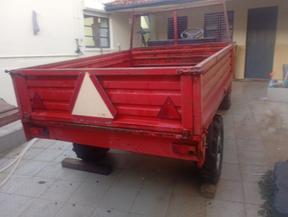 Trator pequeno super conservado