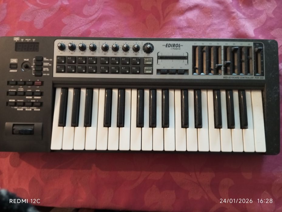 Teclado MIDI EDIROL / Roland PCR-300 – Como Novo