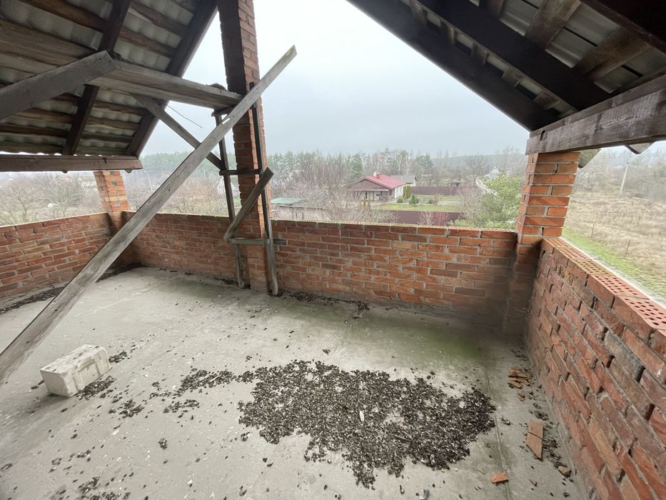 Продаж будинку біля лісу та річки