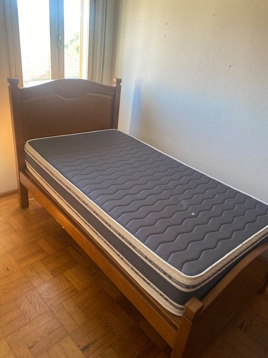 Cama de solteiro com colchão