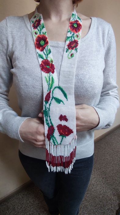 Гердан " Дівчина в маках" прикраса виконана з чешського бісеру ручна р