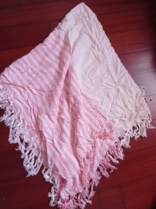 Lenço branco e rosa