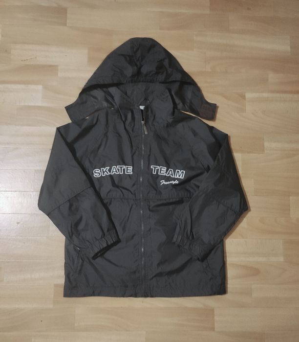 Продам лёгкую ветровку куртку для мальчика подростка р 140