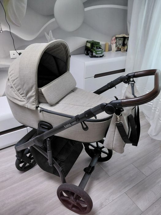 Продам коляску 2 в 1 Roan Bass Next