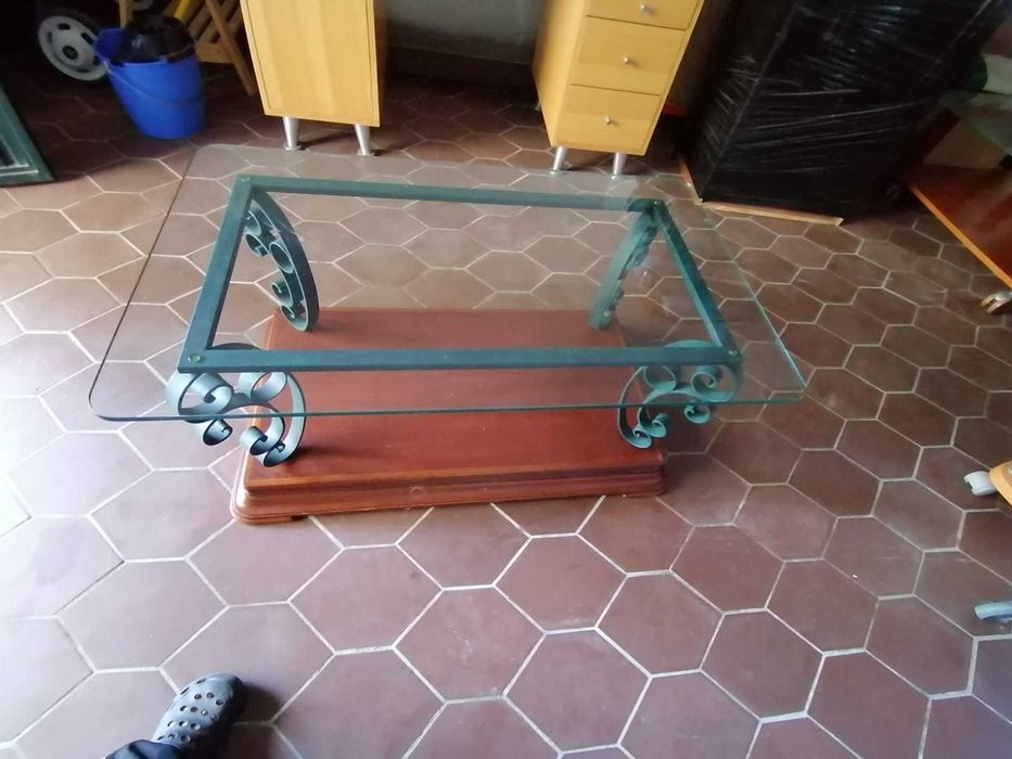 Mesa de centro com vidro