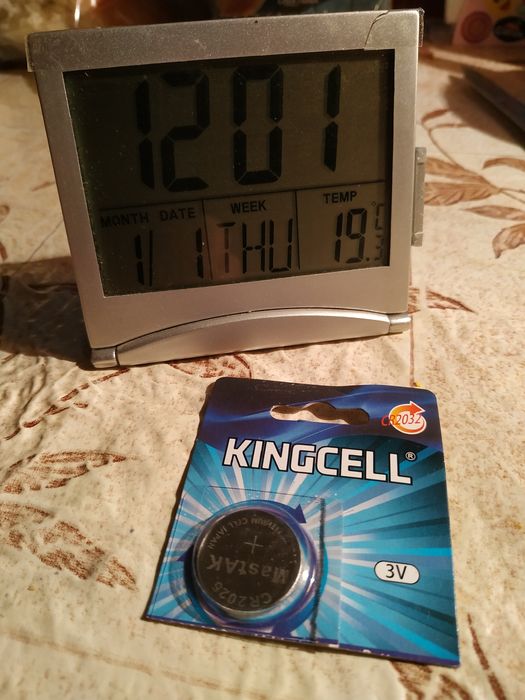 Электронные настольные часы