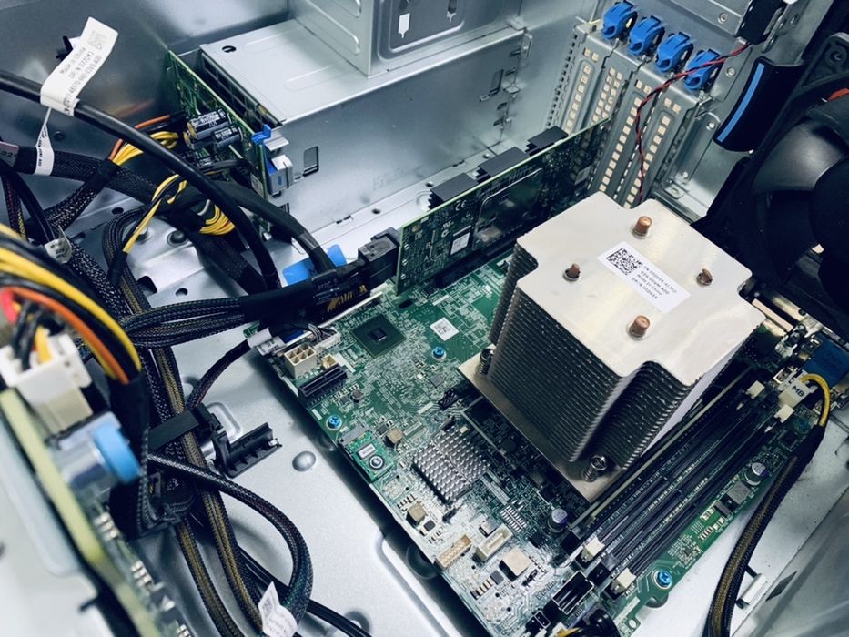 Сервер DELL Poweredge T330 8LFF E3-1230V6 3.5Ghz