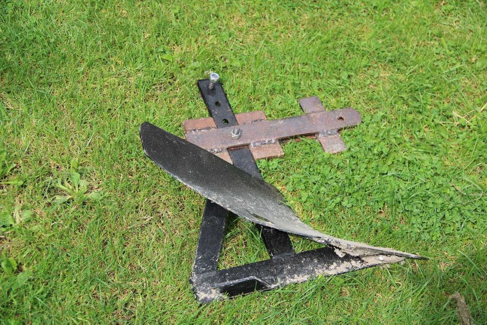 Pług do glebogryzarki/traktorka