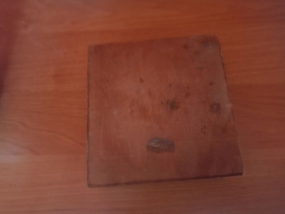 Pudełko stare jest cale drewniane