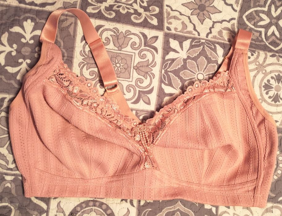 Nowy biustonosz pudrowy róż 110F