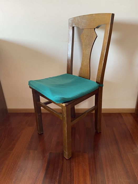 Cadeira + Secretária com prateleiras e gavetas