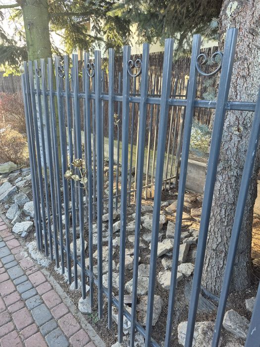 Ramka na kojec dla psa mega mocna z elementami  ozdoby artystycznej