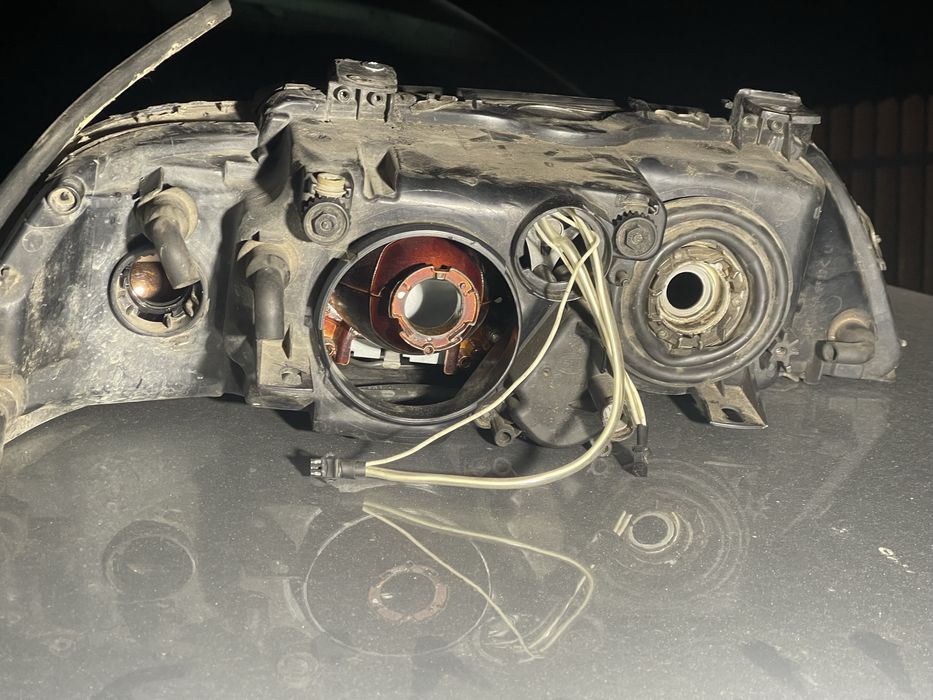 Продам 2 фари 1 рест 2 до рест