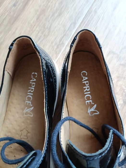 Caprice buty sportowe Oksford brogsy lakierowany granat rozm 37