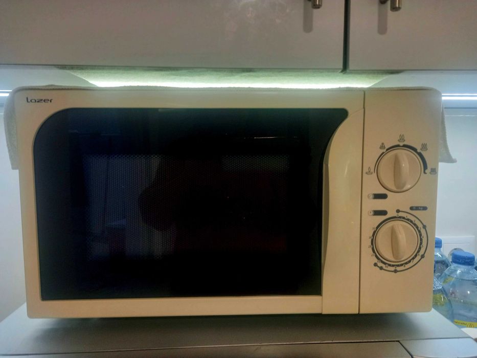 Micro-ondas Branco 20L (Analógico / Mecânico) – Como Novo