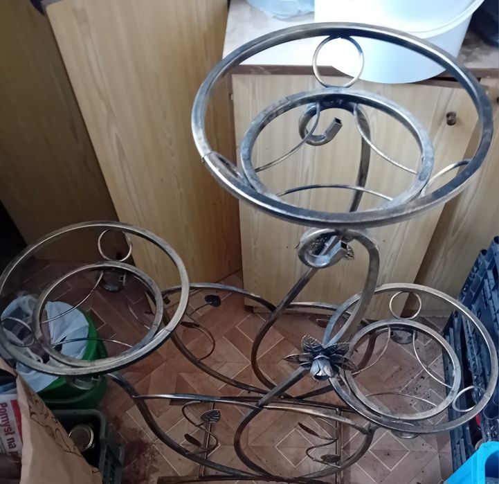 Stojak metalowy na kwiaty