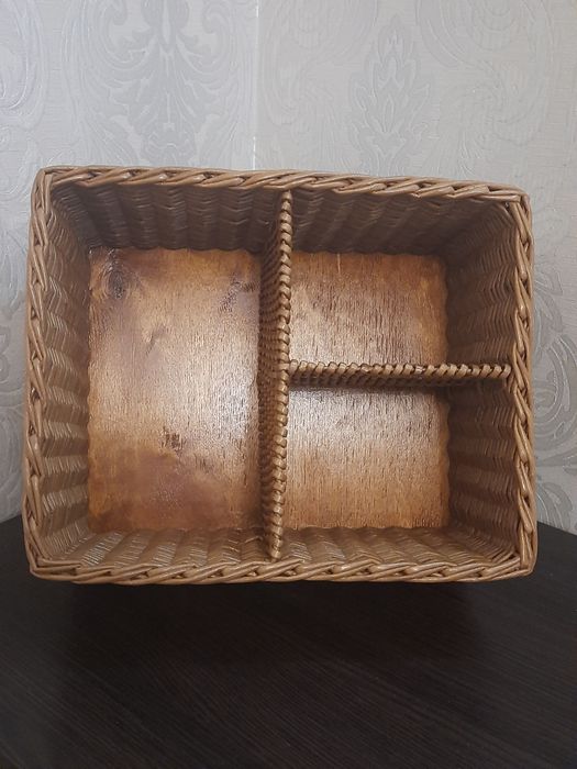 Плетёный короб с перегородками
