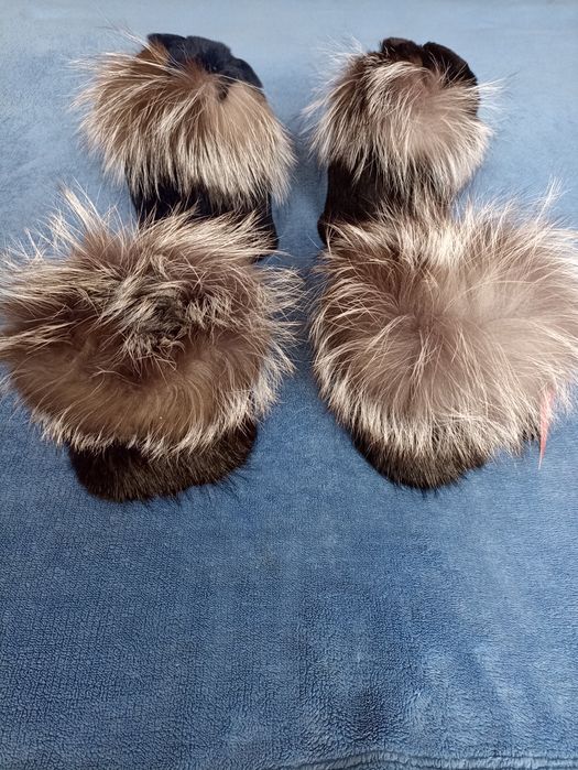 Хутряні шапки шиншила і ондатра плюс чорнобурка