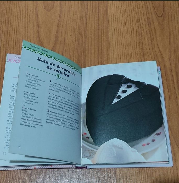 Três livros "Receitas para dois" "Cozinha rápida" e "Bolos temáticos"