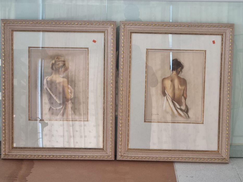 Quadros com moldura dourada