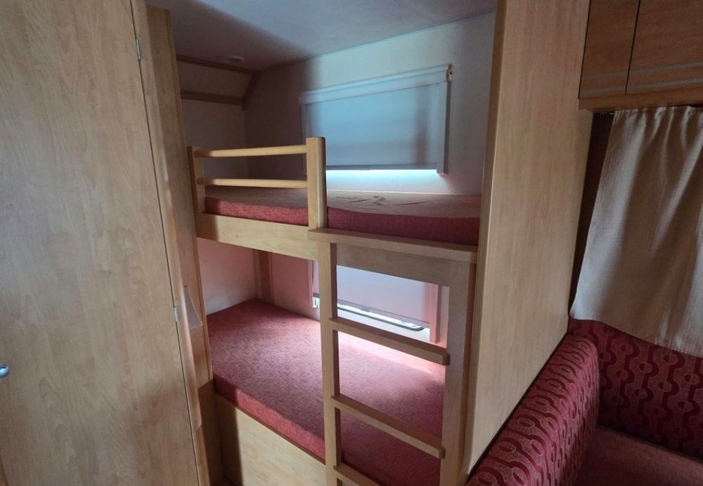 RoROULOTE 2 Beliches e cama casal e mais uma cama