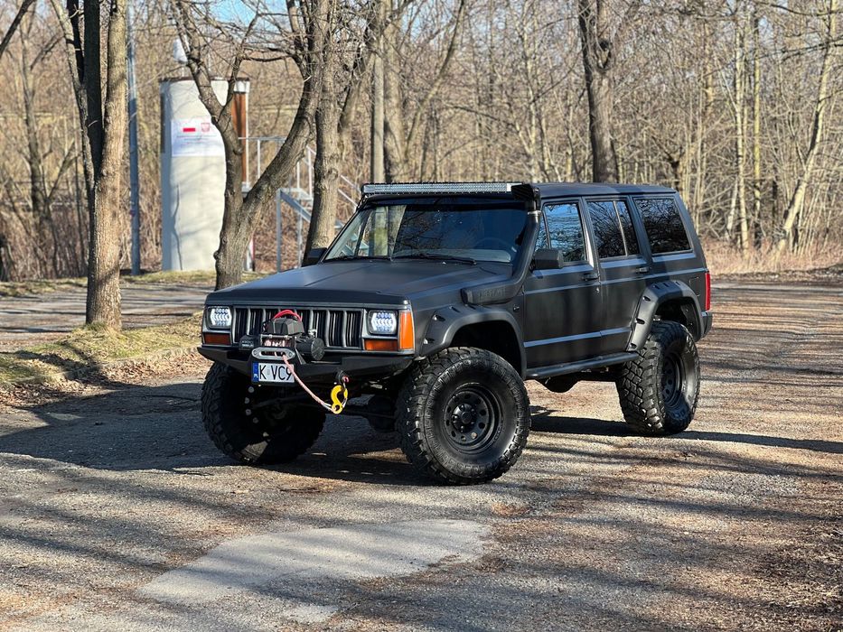 Jeep Cherokee Jeep Cherokee XJ 4.0 LPG odnowiony pług wyciągarka lift hilift