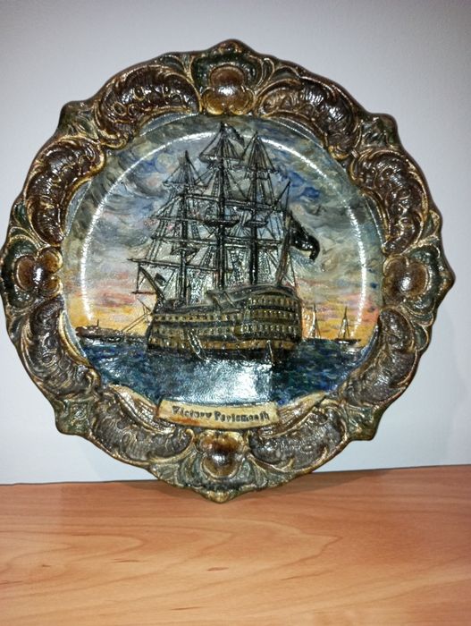 Декоративна об'ємна тарілка на стіну