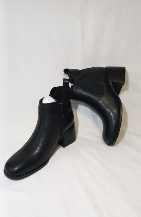 Шкіряні ботильйони Респект 38 жіночі демі сапожки черевики