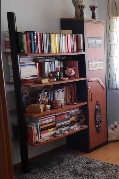 Venda Urgente: Estante Marca Rall com parte fechada e prateleiras aber