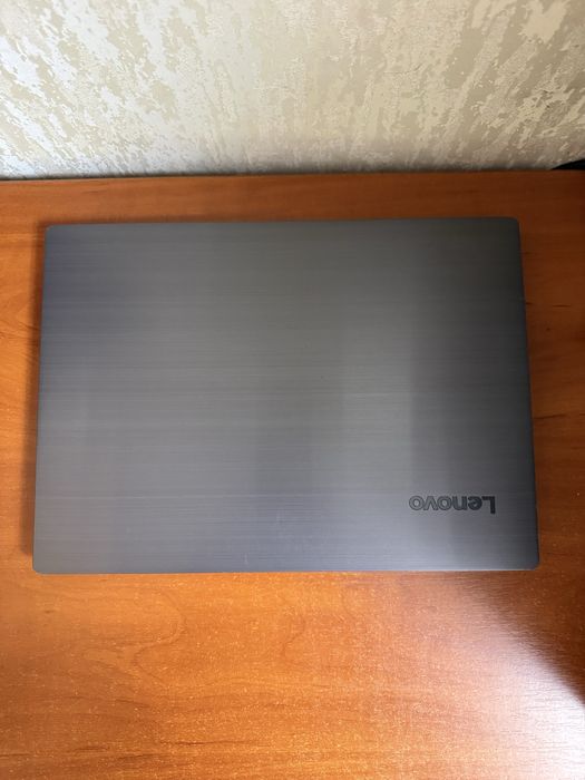 Ноутбук Lenovo V330-14IKB (4GB/128GB SSD).