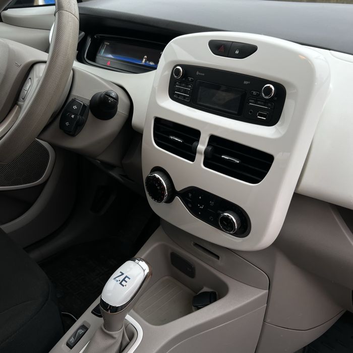 Renault zoe 41 kwt 2019. Запас ходу 300км