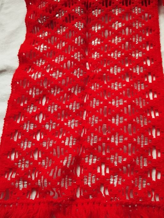 Szalik czerwony ze srebrną nitką