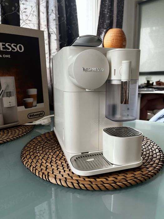 Ekspres Nespresso Lattissima One