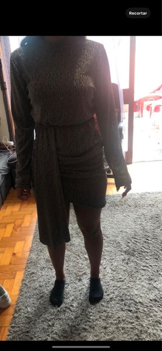 Vestido cinza brilhante muito lindo