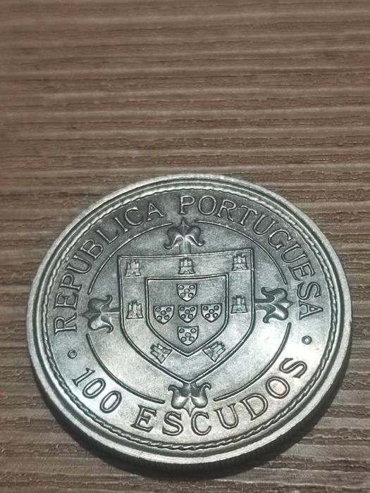 Moedas comemorativas de 100 escudos