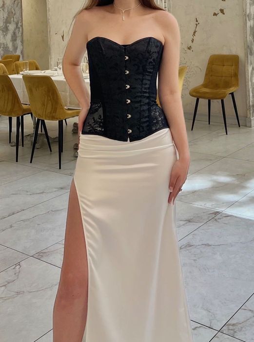 Атласна спідниця з розрізом довга шовкова юбка шелковая белая молочна