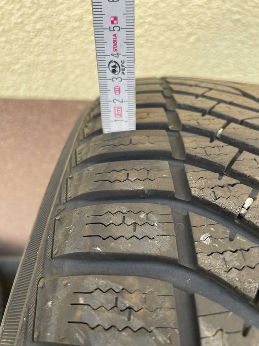 Opony zimowe Yokohama 245/45 R19 - 4 szt.