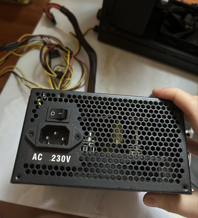 Продаю блок живлення gamemax 500 в  у відмінному стані!