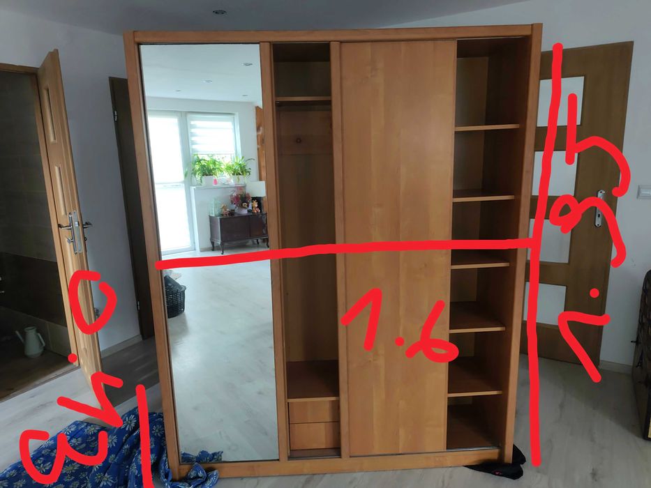 Duża szafa przesuwna z lustrem – garderoba