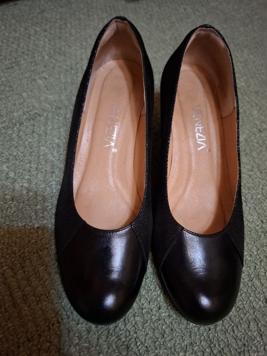 Czółenka na słupku Venezia,  skóra  37