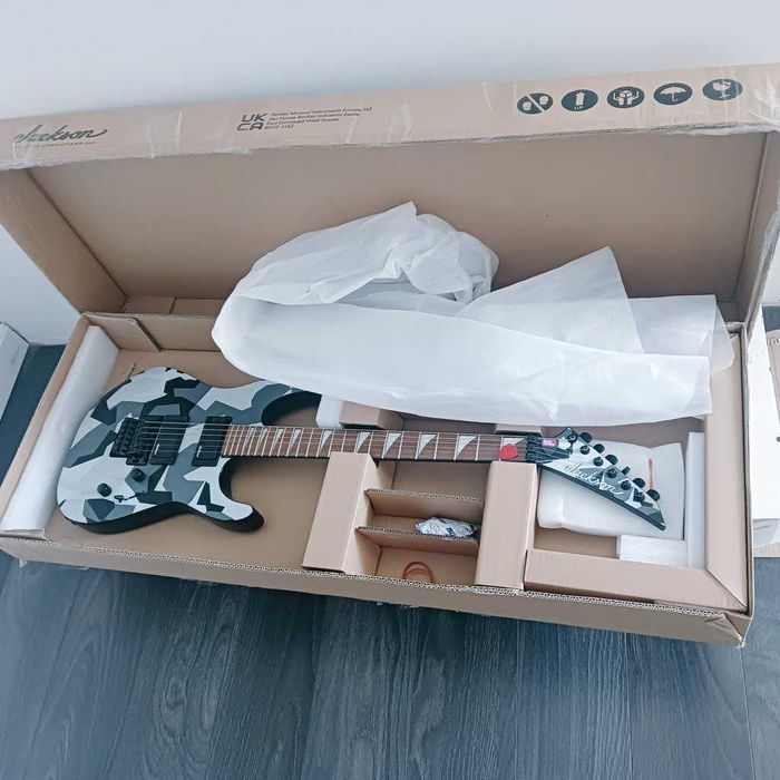 Gitara Jackson X Series Soloist SLX DX Camo, podstrunnica Laurel, Winter Camo