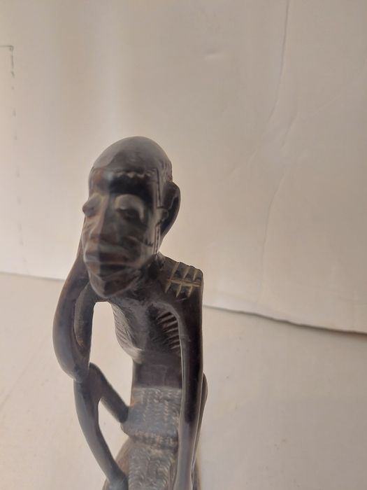 Escultura africana em madeira