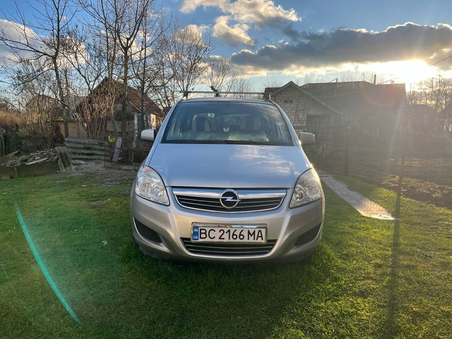 Продаю авто опель Zafira 2010р.