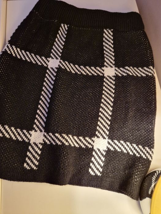 Conjunto camisola e mini saia em malha