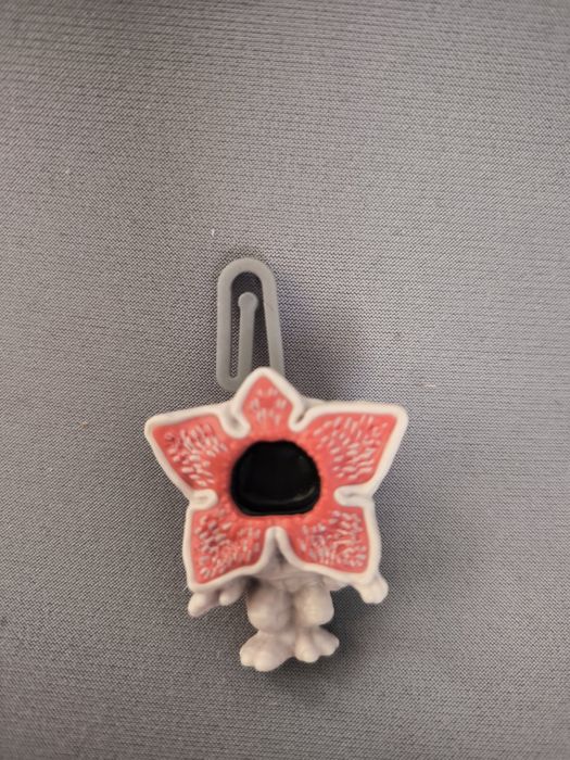 Figurka Kinder Joy Stranger Things demogorgon