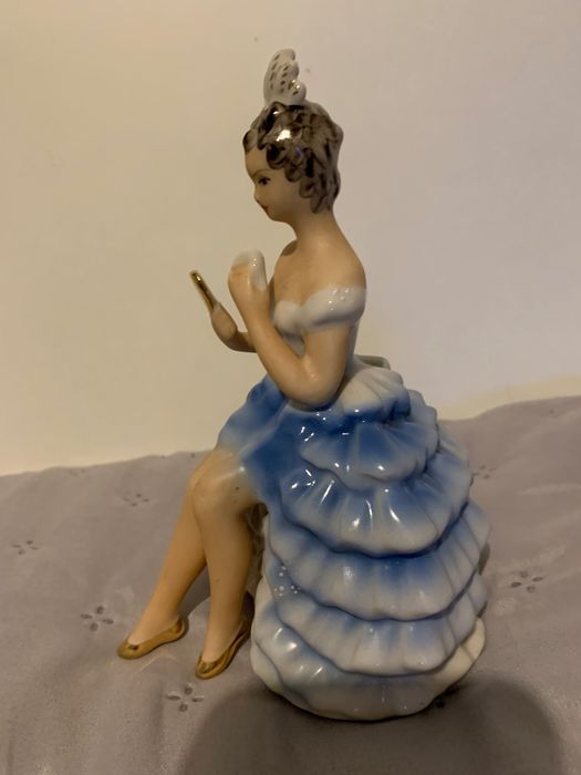 Dama z lusterkiem figurka J.Jezela