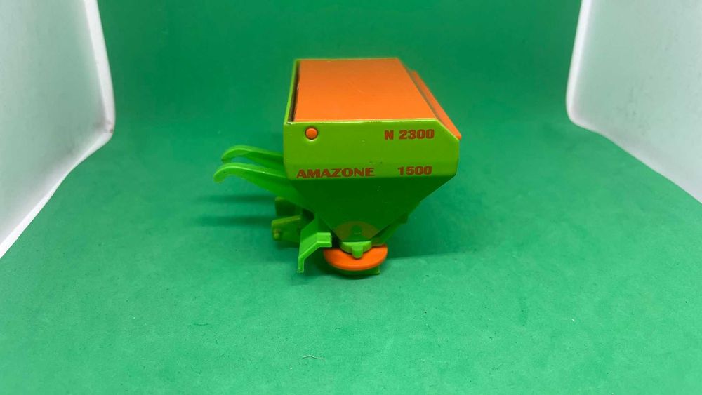 Siku rozsiewacz Amazone 1 32