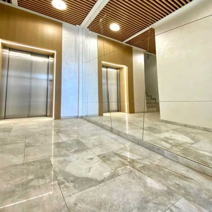 Płytki Marmurowe Royal White bębnowane komplet 0,742 m2 marmury