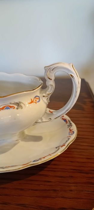 Przedwojenna sosjerka porcelana biała