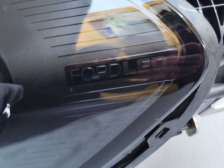 Farol esquerdo Ford Puma